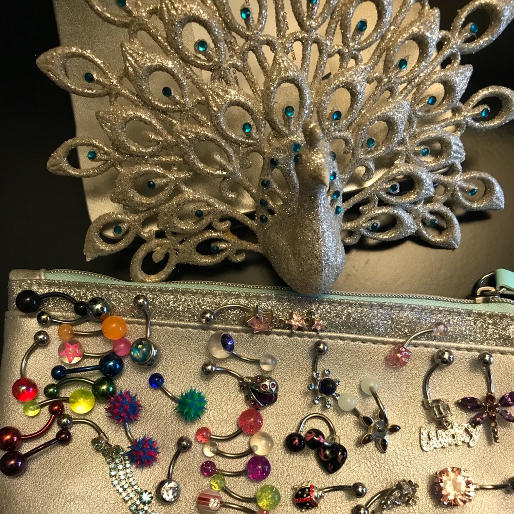 Super cute belly buttons rings🧡 takes all**